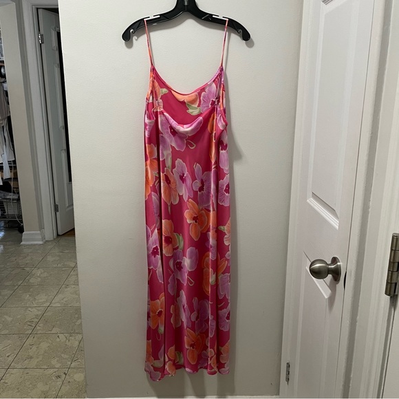 VTG NATORI SLIP DRESS IN A FLORAL PRINT - Picture 8 of 10